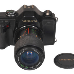 YASHICA 108 + 35-70 KIT CANERA FOR FILM 135mm 