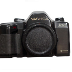 YASHICA 108 BODY USED 